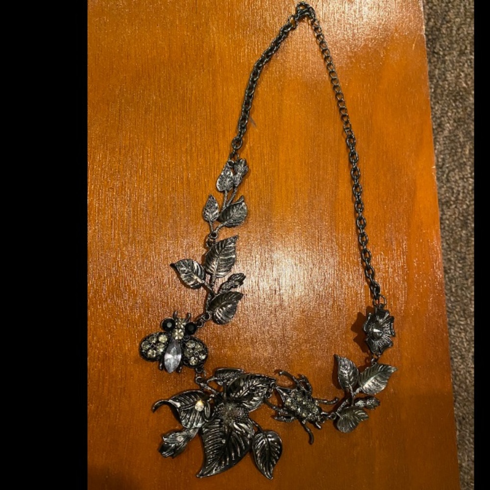 Women’s Costume Jewelry Necklace  Beatles Leaves Scorpion chain gorgeous
